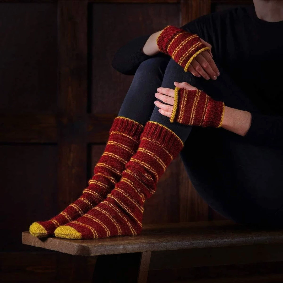 Film & TV Harry Potter - Gryffindor Mittens & Slouch Socks Knitting Kit 6 Film & TV Harry Potter - Gryffindor Mittens & Slouch Socks Knitting Kit